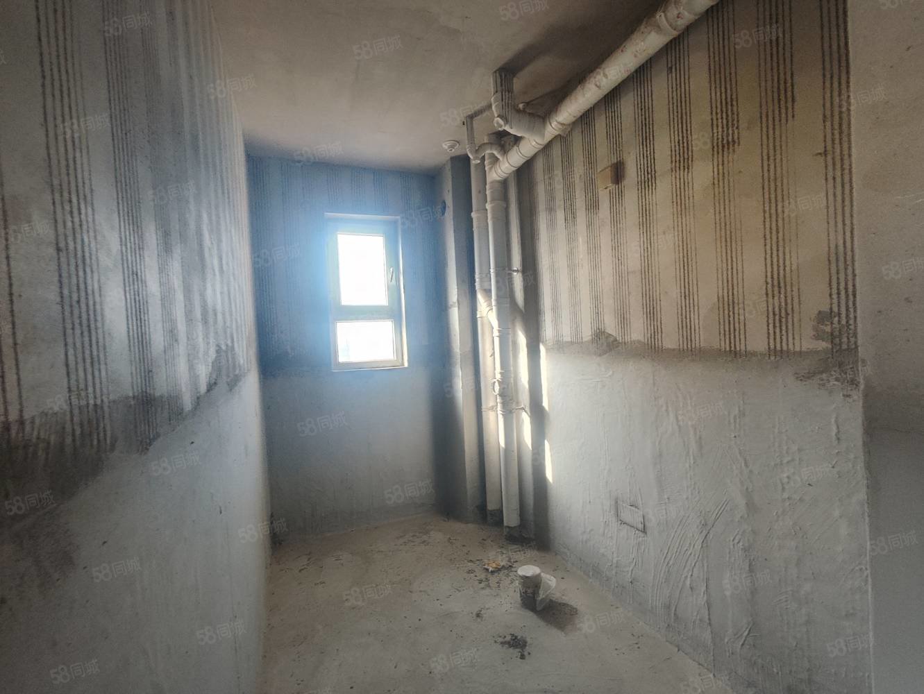 青湖铭城4室3厅2卫183㎡南北57万