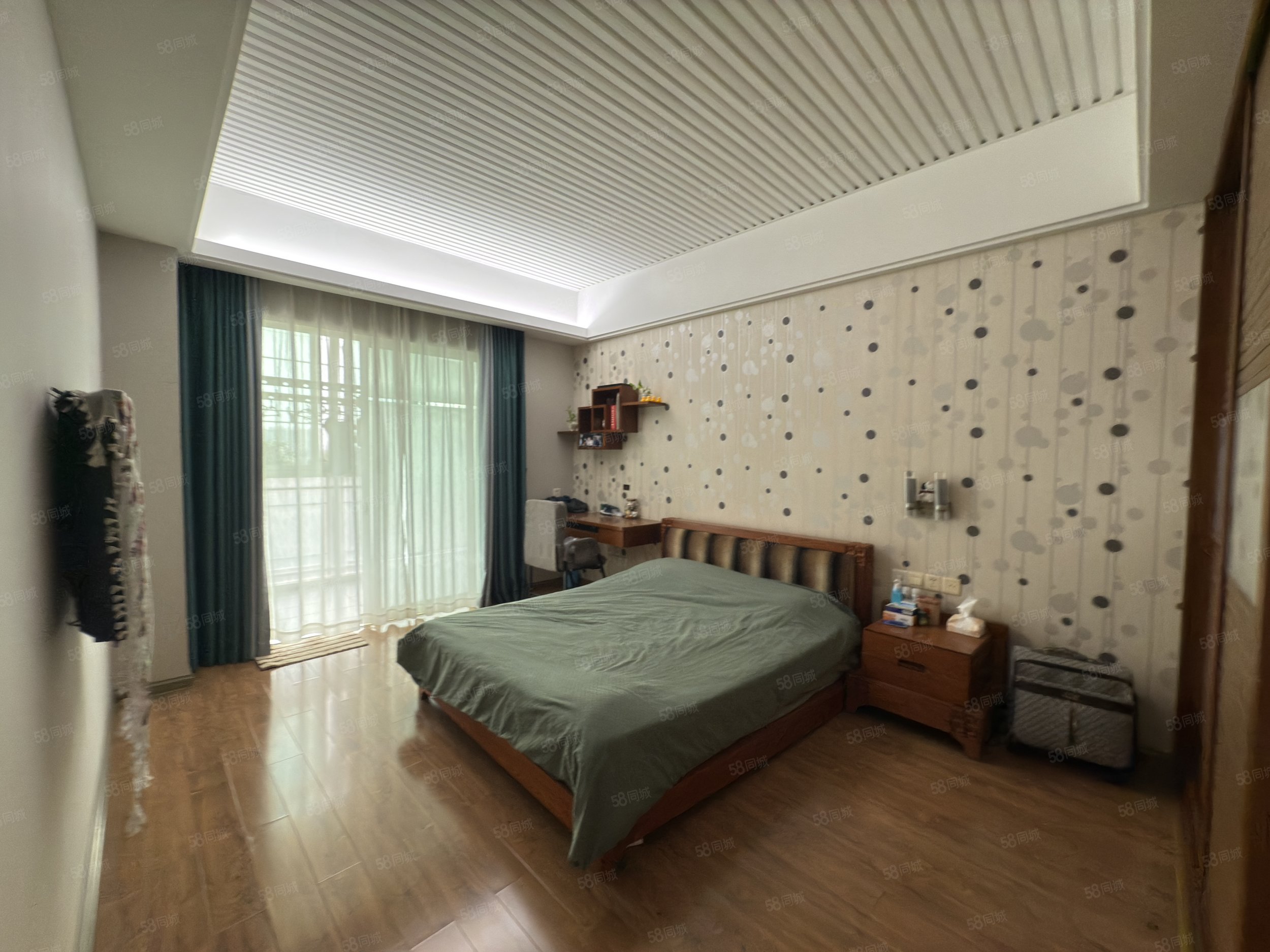 御景湾4室2厅3卫158㎡南北135万