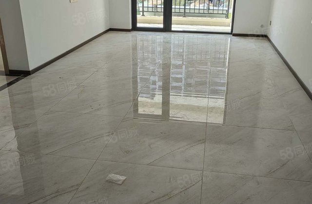 急售碧桂园云麓九里小区 户型很好价格不高 位置优越 室内敞亮