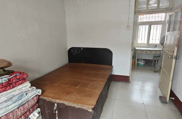 一楼带院 三中 三中市场 铁塔 商场 市医院