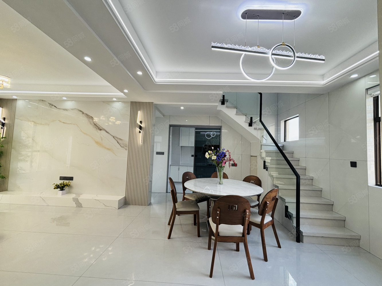 香槟国际5室2厅2卫130㎡南北69.8万