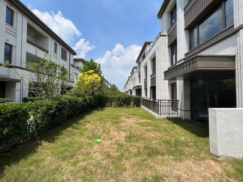 国贸佘山原墅6室2厅4卫212㎡南960万