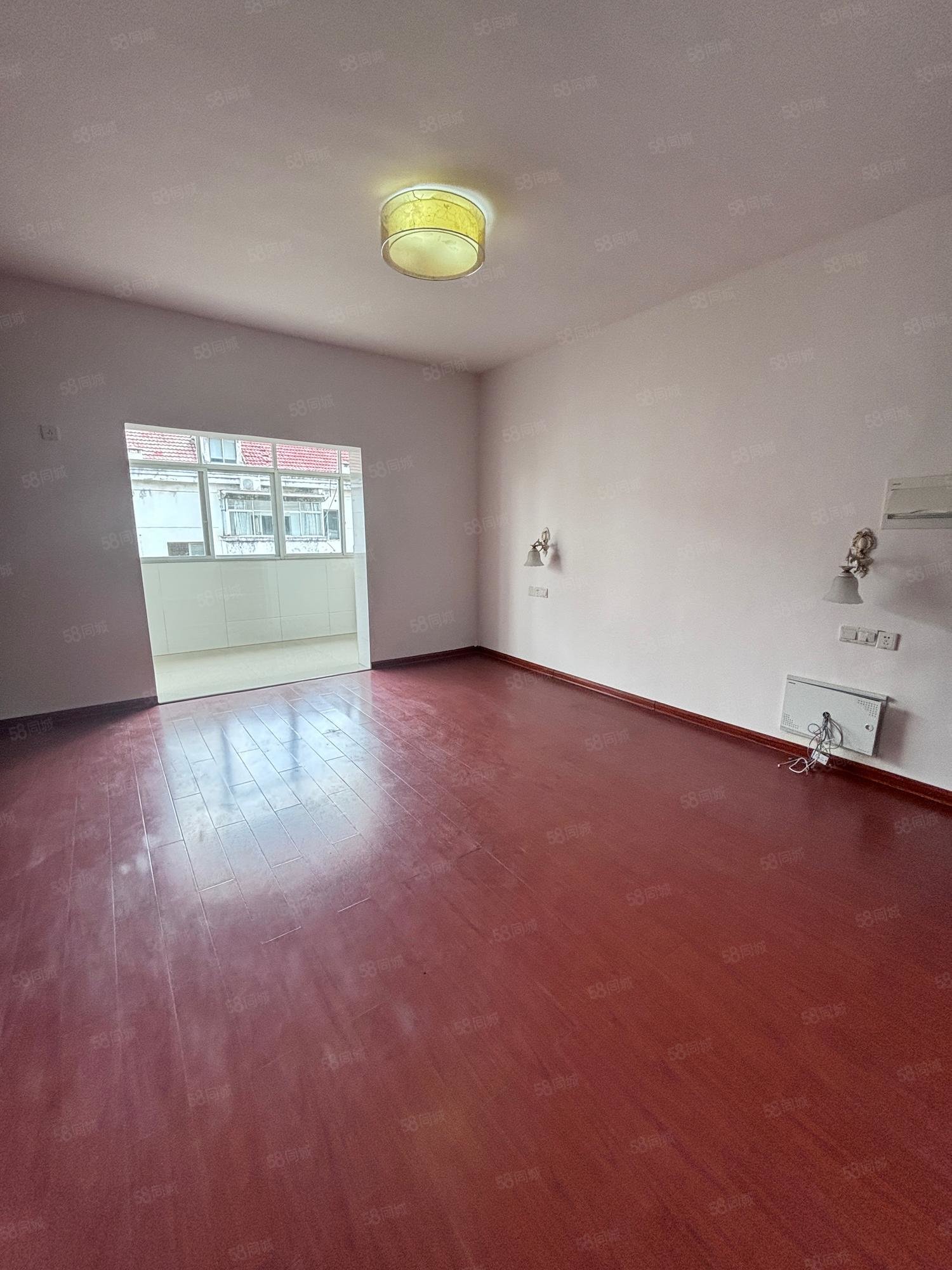 警苑6室2厅3卫169㎡东88万