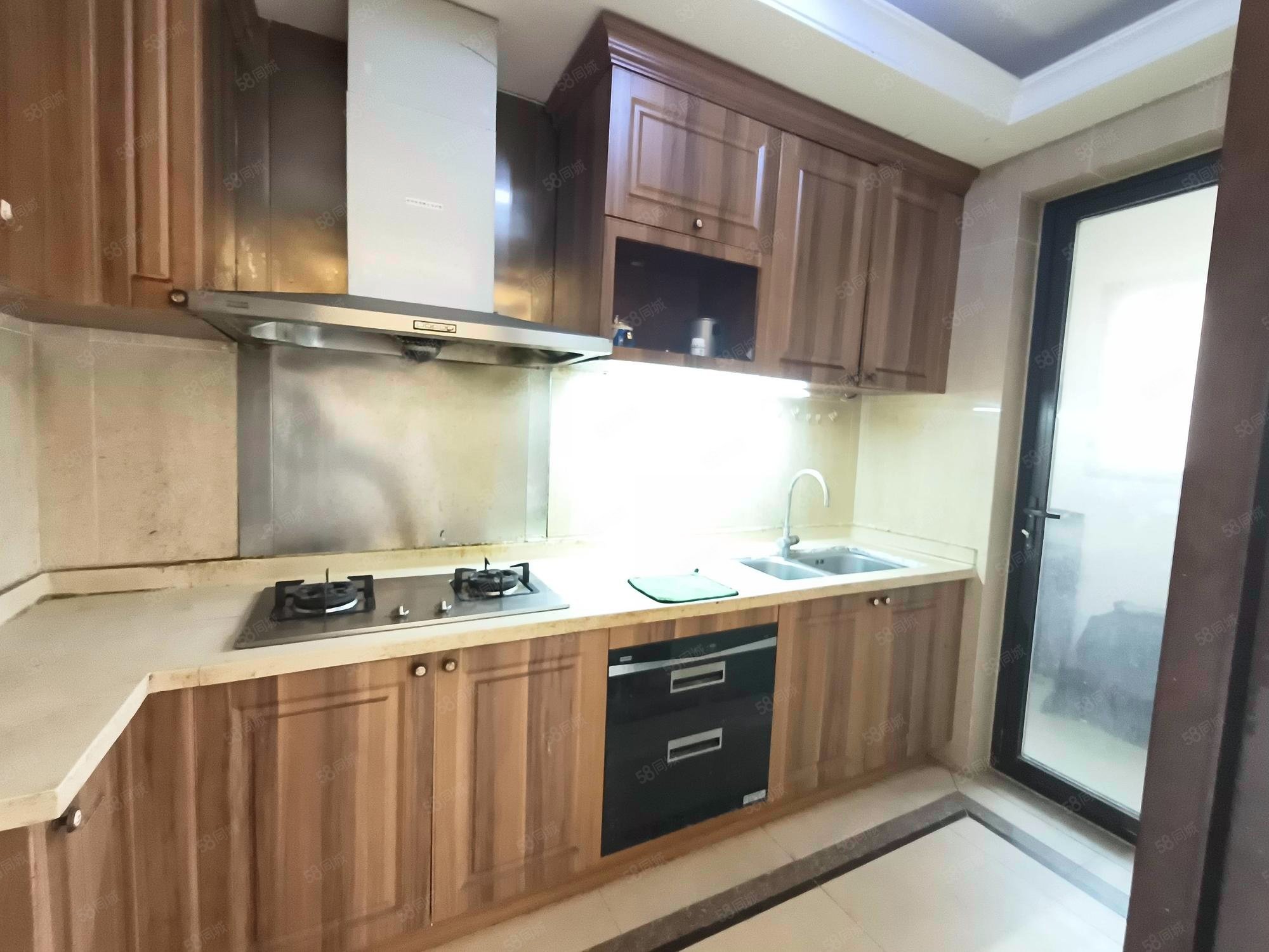 合景香悅四季(西區(qū))3室2廳2衛(wèi)121.05㎡南北275萬