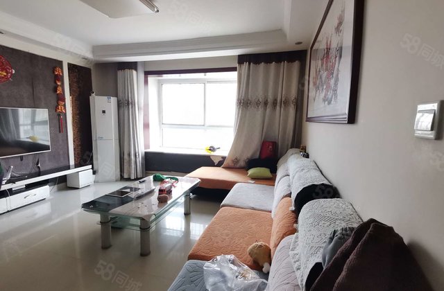 区政府旁边 精装修拎包入住 东边户 车位地下室都有