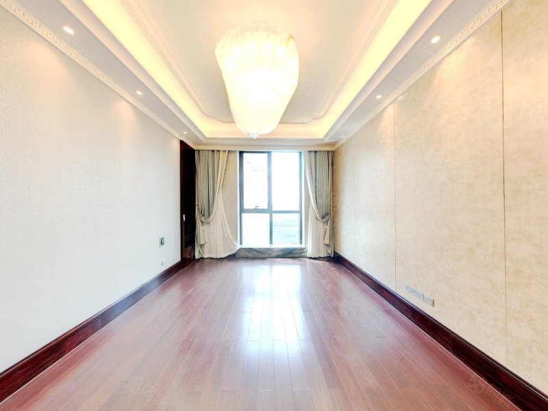 星河湾8室3厅7卫1018㎡南2000万