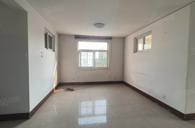 文轩本部，老一中，东边户，房龄新，三室，停车方便，满二