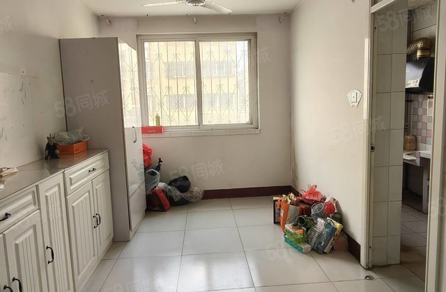 东昌中学对过，阳光花园小区，低楼层，停车方便