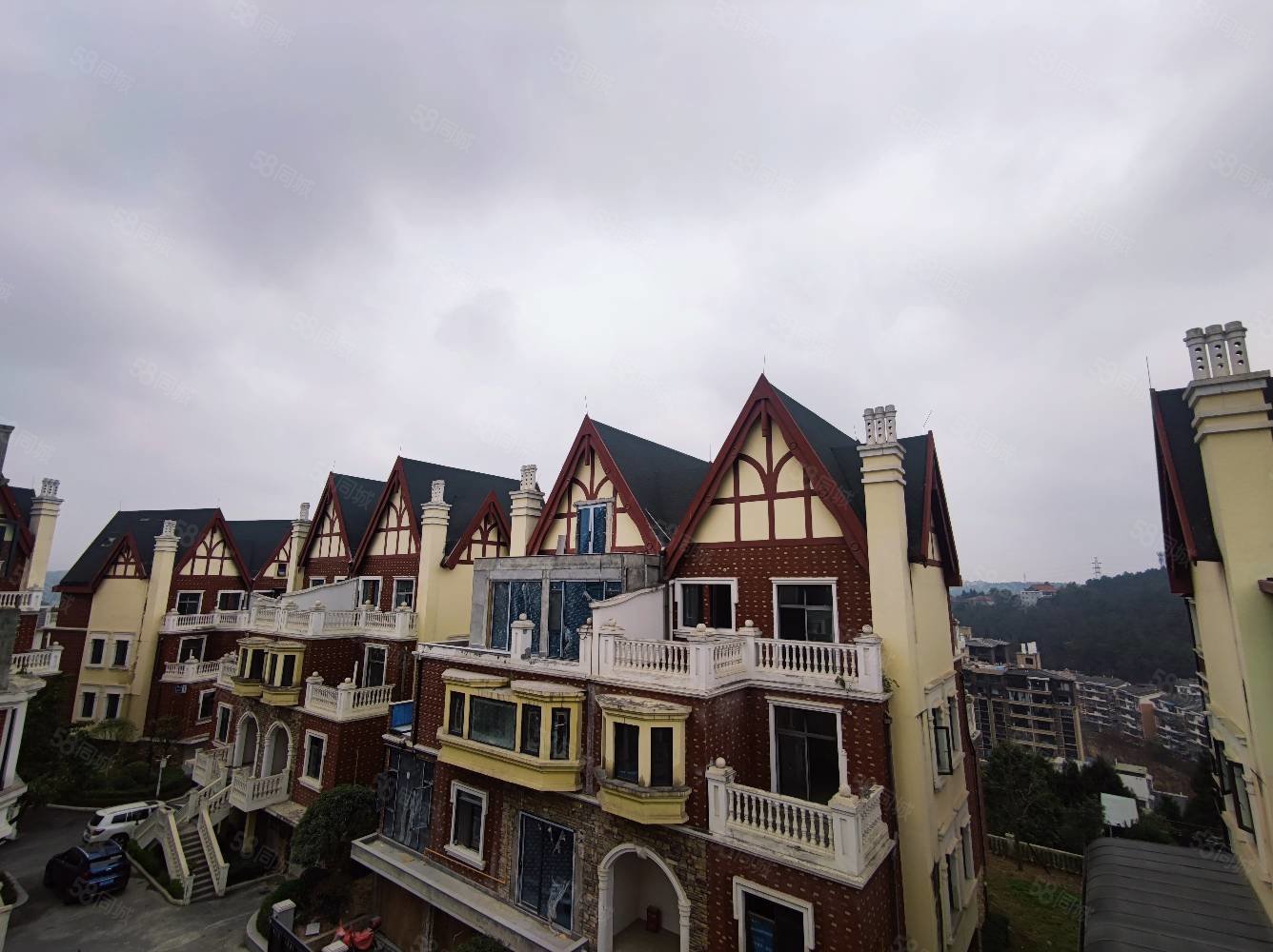 园艺山人工湖旁双拼别墅双车库带私家花园100多平随时看房