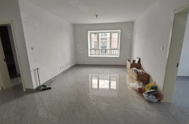 急售新出万达附近新房三室两卫东边好楼层全明户型随时看房有钥匙