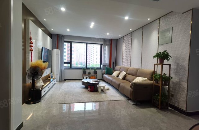 东昌东外国语精装修四室，带全套家具家电，带车储，看房方便