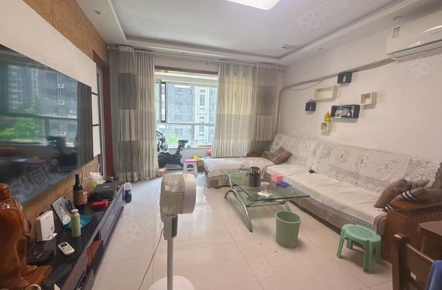 出售 精装修三室 免大税 可按揭 送储藏室 万达附近 亿丰