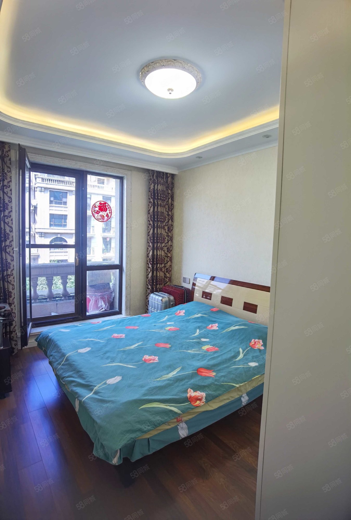 山语城3室2厅2卫140㎡南115万