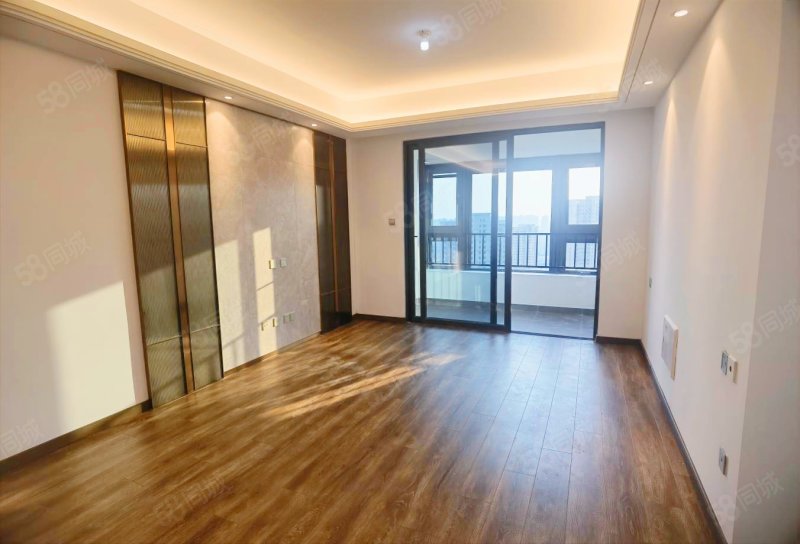 【10图】金鹰旁 南北通三房精装 近大润发,业主急售,中骏璟峰云庭