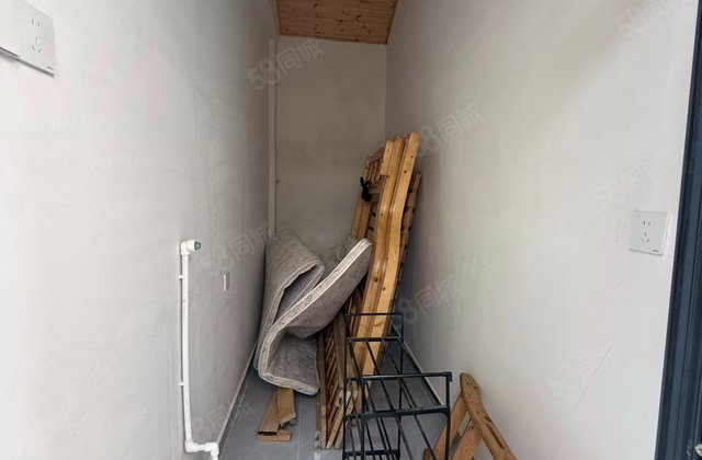 魏染胡同小区1室0厅11.2㎡130万二手房图片