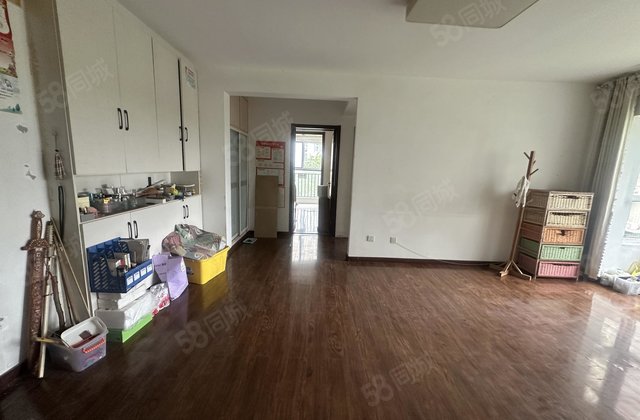 火车站 带电梯 产权清晰 医疗配套成熟 小三居 边户环境优美