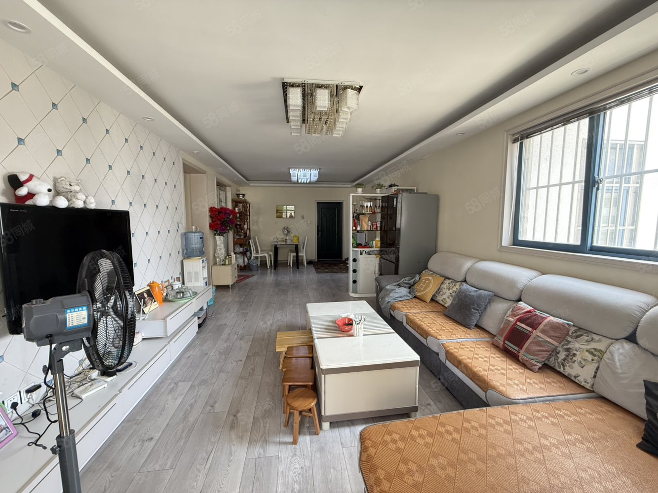 新港国际3室2厅2卫139㎡南北95万