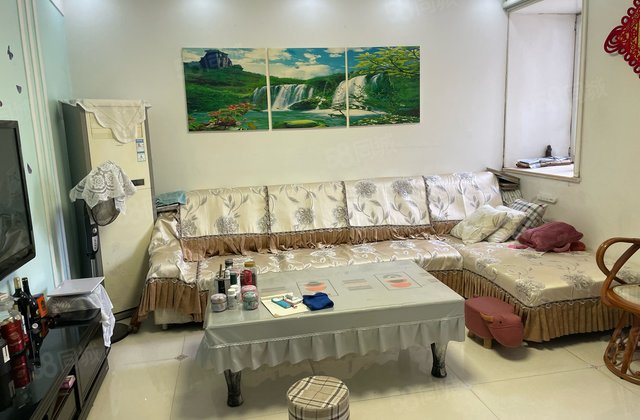 阳光，实验  月亮湾A区商品房~三室两厅~送车位 储