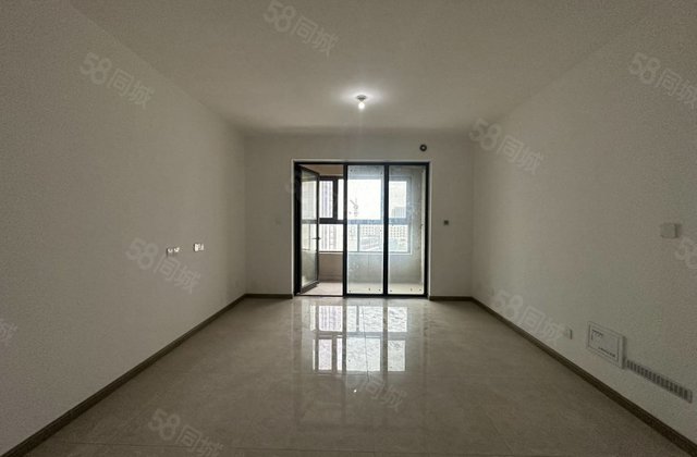 57.6万外国语新一中电梯房中间楼层随时可以看房