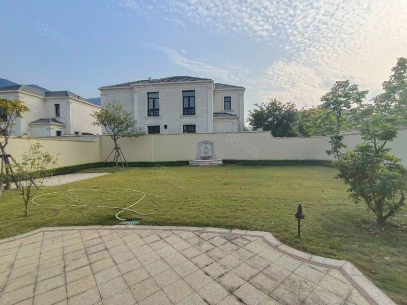 【10图】翠湖香山海棠苑法式独栋别墅低价出售,超大私家花园,全明地下