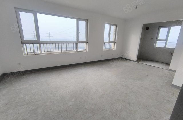 民生凤凰城5号院 装修好 电梯房 小三房 次新小区 满二