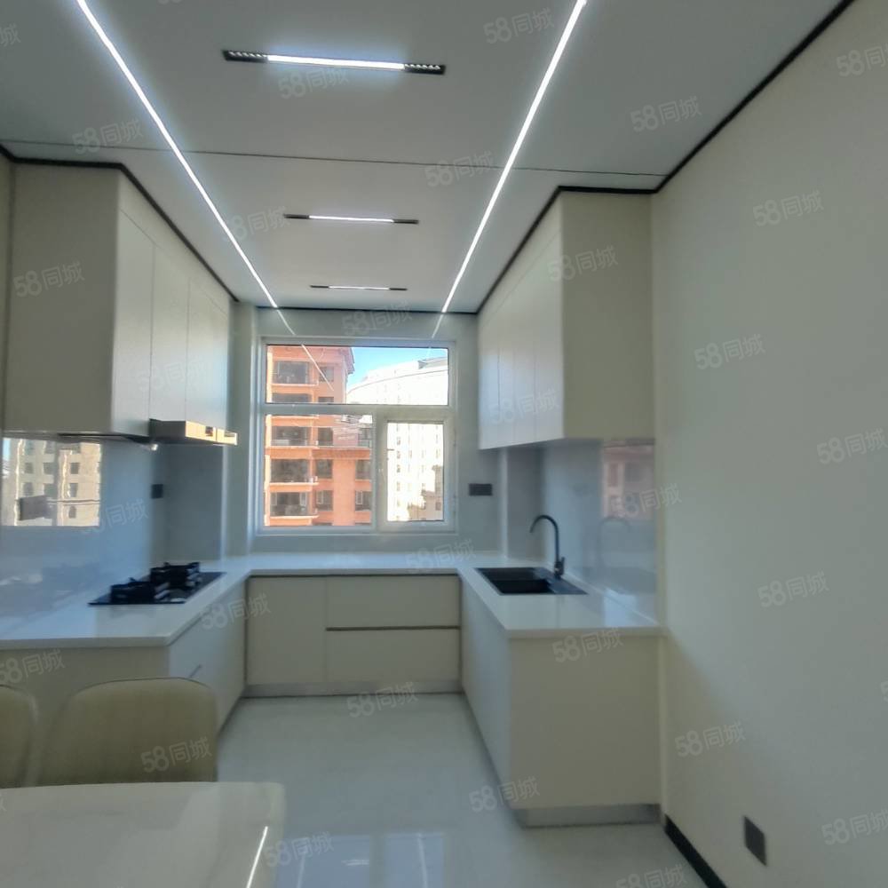 万泰城上城3室2厅1卫110㎡南北75.8万