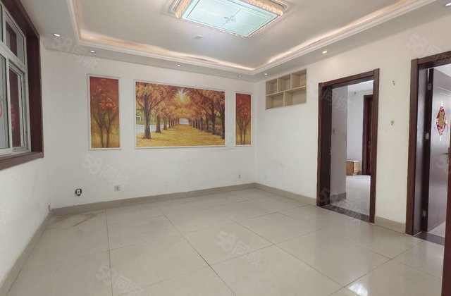 房东急售 步梯一楼 地上储藏 精装修 诚心出 免大税 诚心出