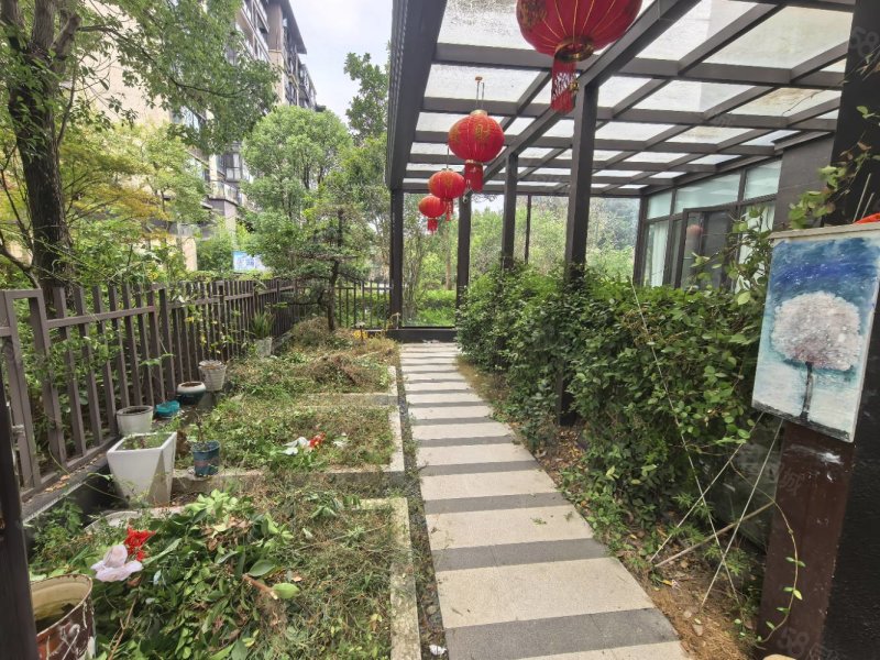 港中旅公元6室2厅3卫143㎡南北189万