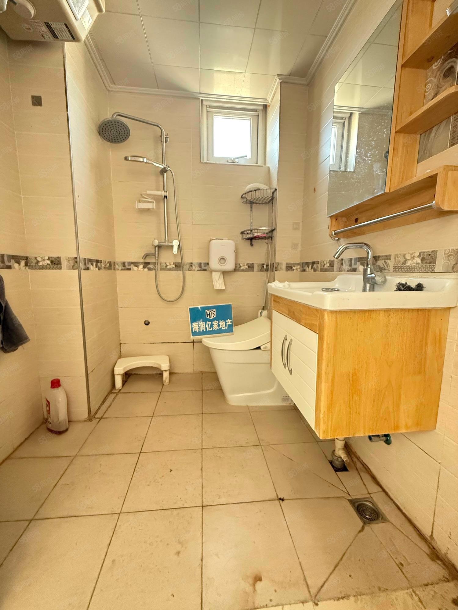 格蘭山水(一期)3室2廳1衛(wèi)101.71㎡南北240萬