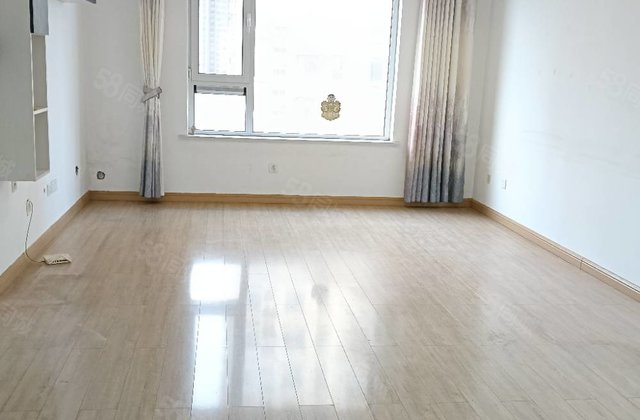 万亩莲花池旁，带车位地下室，昌润莲城，三室双卫，莲湖新城