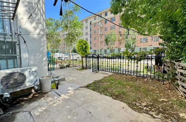 带大花园的高性价比孝心一楼 两室两厅 莲湖花园