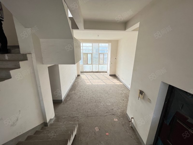 连城别苑美墅5室3厅3卫278㎡南北354万