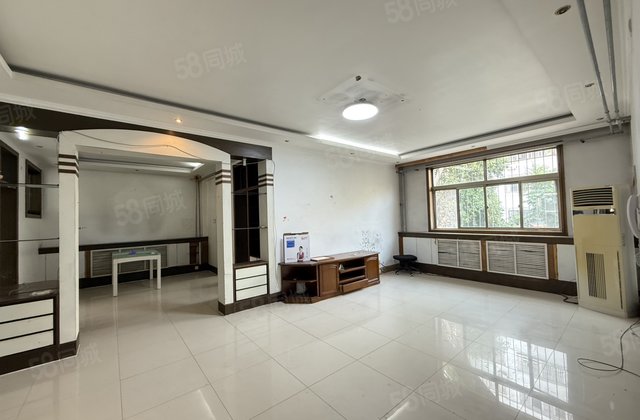 文轩中学 步梯一楼 带地上车库 三室朝阳 双阳台 停车方便