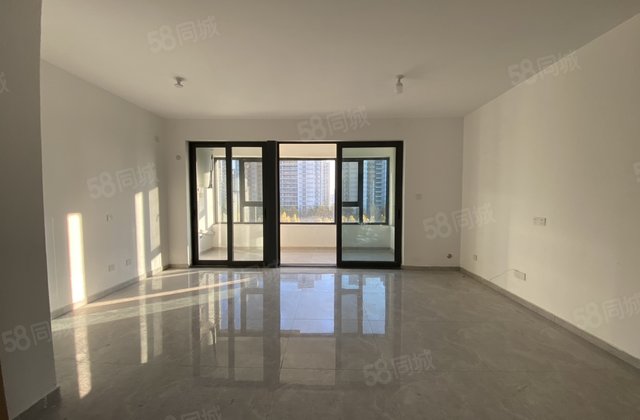 精装修 次新小区 带电梯 双卫生间 医疗配套成熟 商品住宅