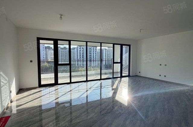 四室两厅三卫大户型 赠双车位 采光好前方无遮挡房东直卖