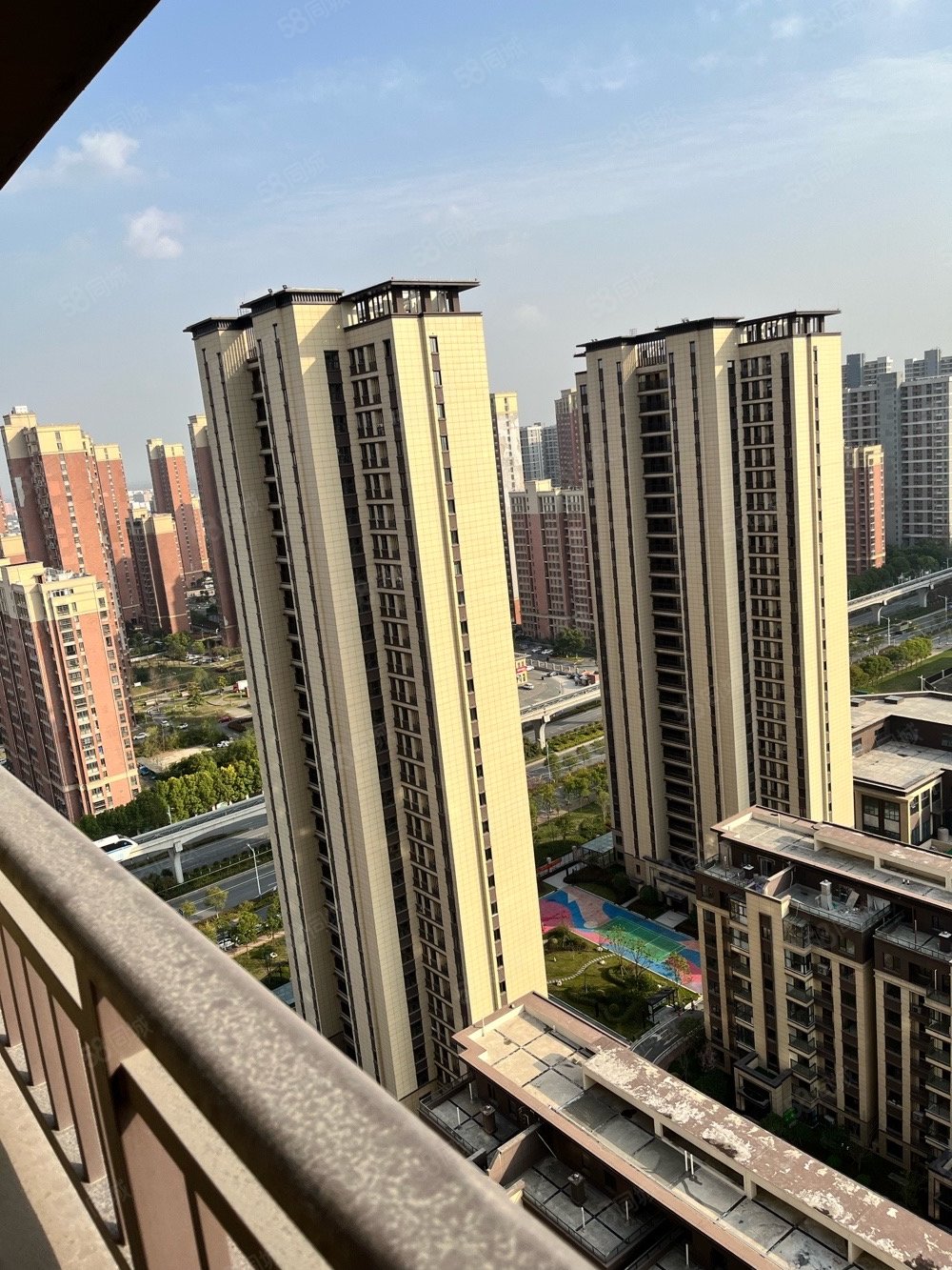 高速东方御府3室2厅1卫106㎡南96万