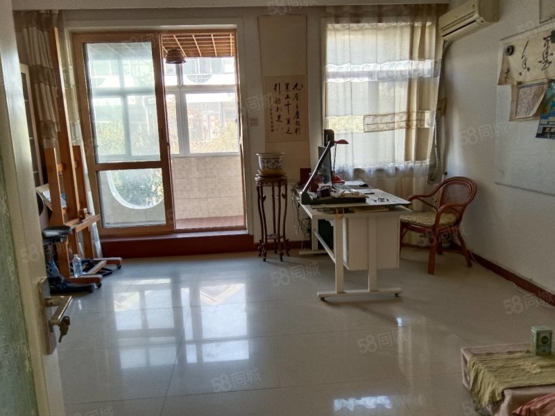 万泰豪景4室2厅3卫190㎡南北450万