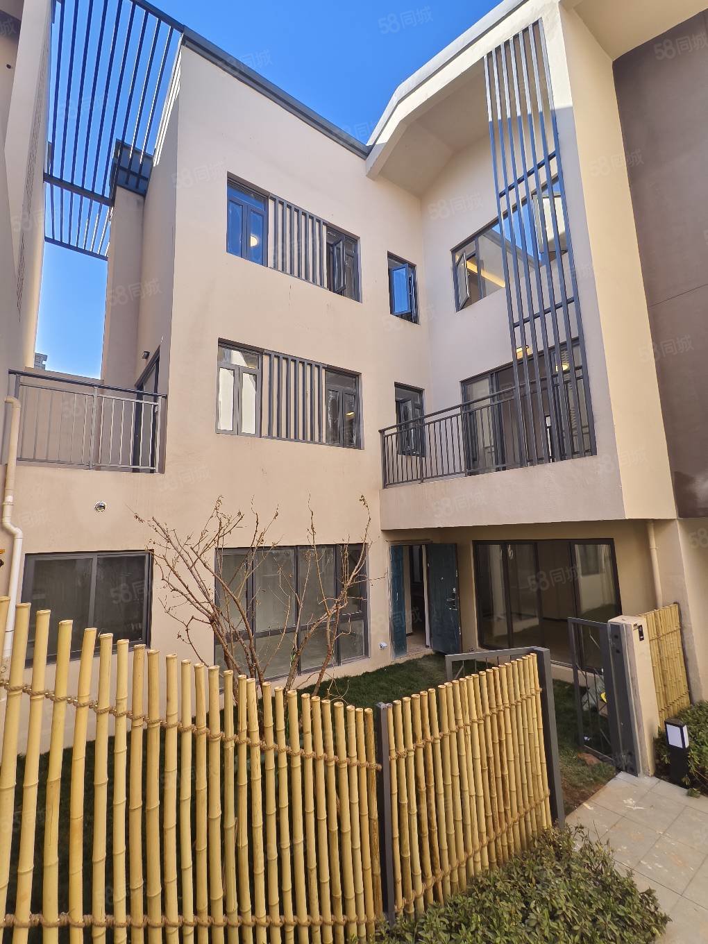 保利春湖(别墅)4室2厅4卫172㎡南北135万