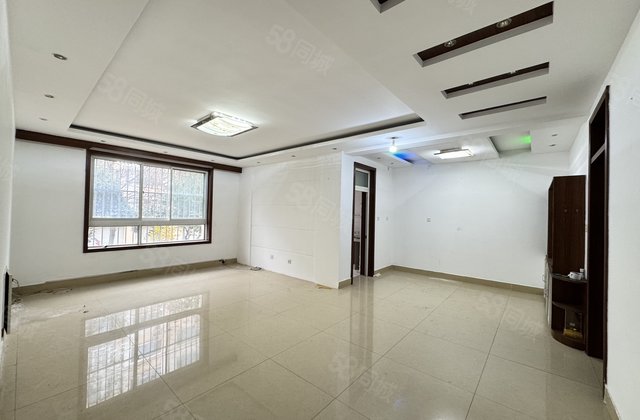 东昌路湖边 电梯洋房 一楼 大三室 名人苑二期 东昌路上