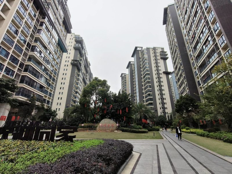 亲戚委托关系直接大悦花园121平方3房2厅2卫新装修基本没住