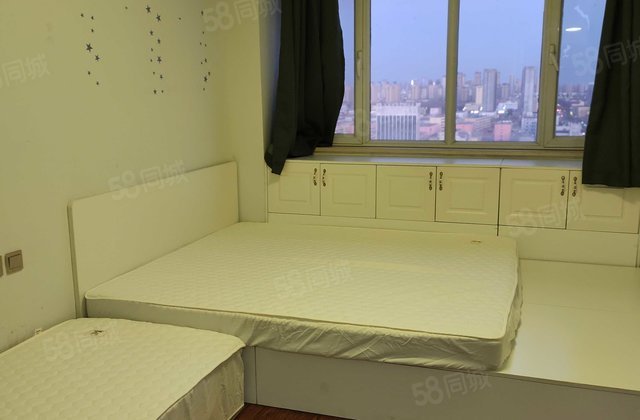 位于京都商城的板楼 出行方便 周边购物配套齐全 舒适方便