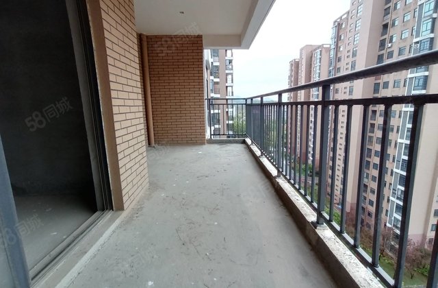 大地凤凰城4室2厅136㎡51万二手房图片