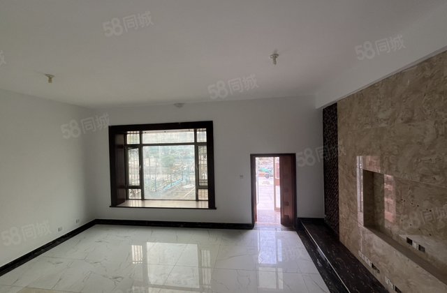 市区建设路！中华南苑别墅！院子加露台！满二！一三层