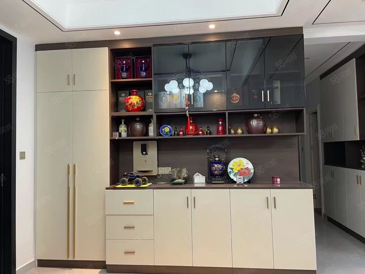 悦湖城3室2厅2卫141㎡南北119万