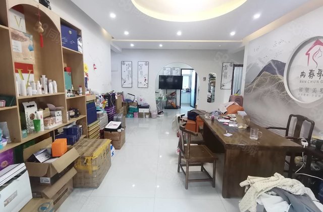 湖边 金柱绿城 孝心一楼 商品房 带车位 三室二卫城市之尊