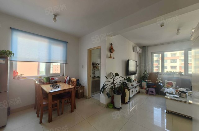 先锋社区西边户 中间楼层 马上免大税 送储 随时看房