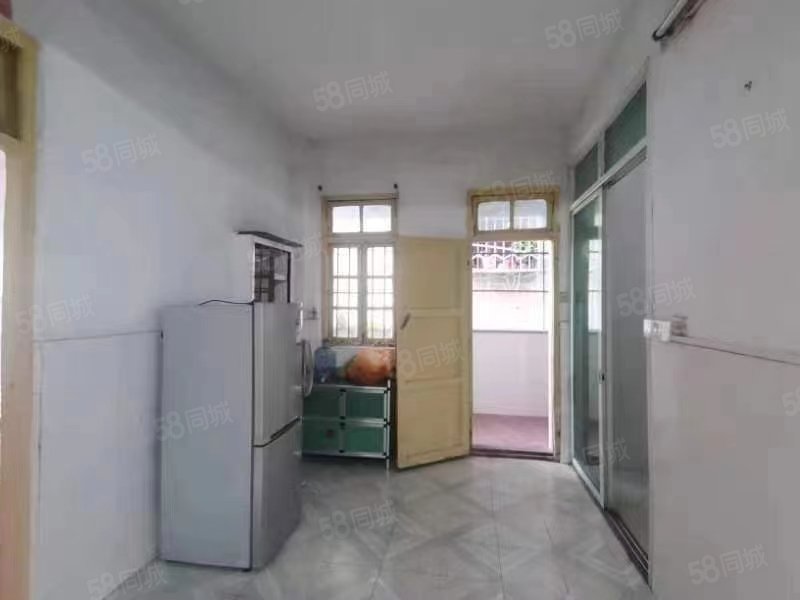 西荣路小区3室2厅1卫98㎡东南24万