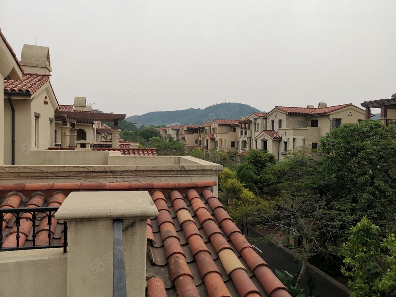 中信山语湖别墅 200平花园 三层带露台 带车位