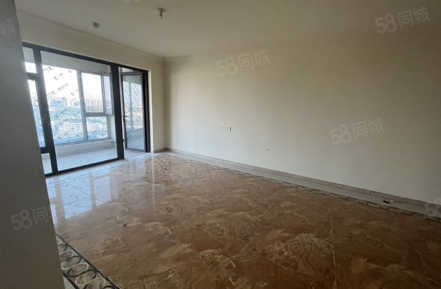 新出，急售，二中翡丽湾观景房，双阳台，带车位，免大税新房未住