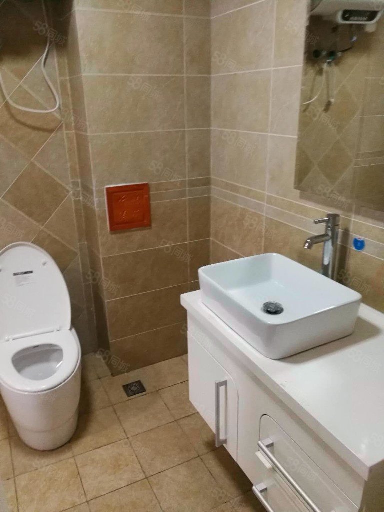 臨海聽濤1室1廳1衛(wèi)54㎡南26萬